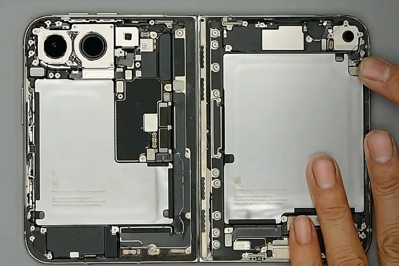 iPhone Duo Layar Lipat: Engsel, Crease, dan Nyatanya di Tangan