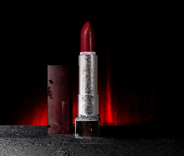 Lipstik Bold untuk Makeup Halloween: Panduan Aplikasi dan Kombinasi Eyeshadow