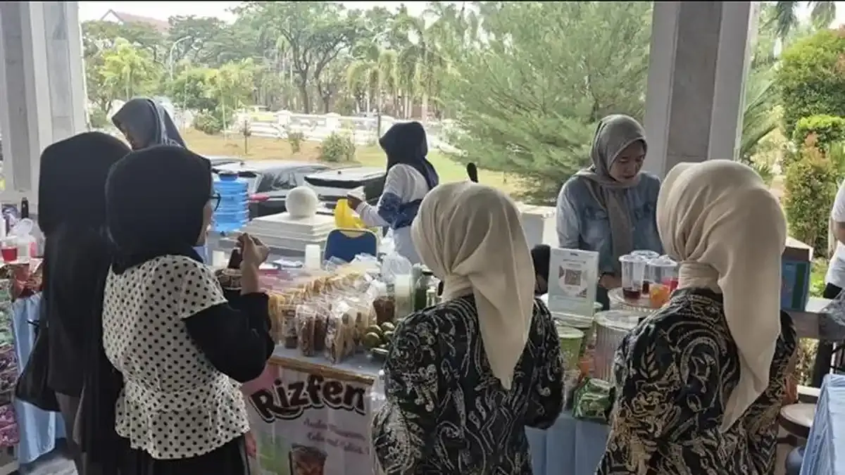 Dari Teras Rumah ke Pasar Lebih Luas: Strategi UMKM Jajanan