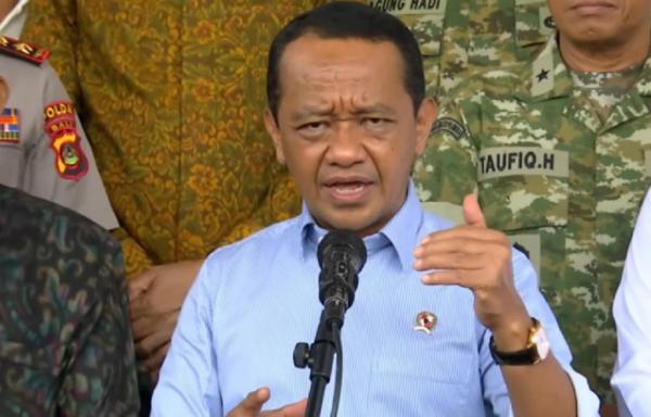 Truk Tambang Antre BBM Subsidi: Alarm Bocornya Kebijakan Energi
