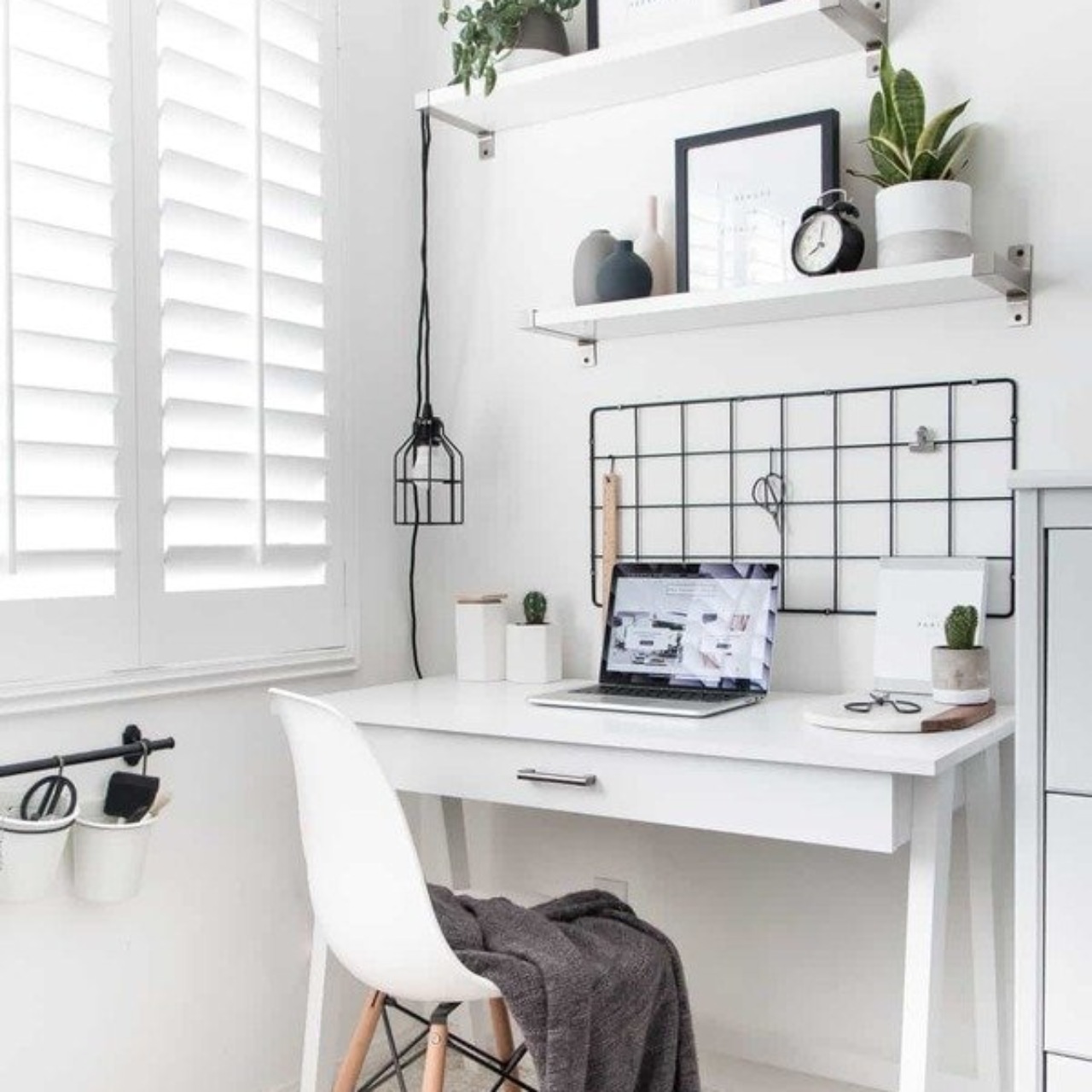 Meja Belajar untuk Kamar Sempit, dari Seratus Ribuan sampai Setup Aesthetic ala Pinterest