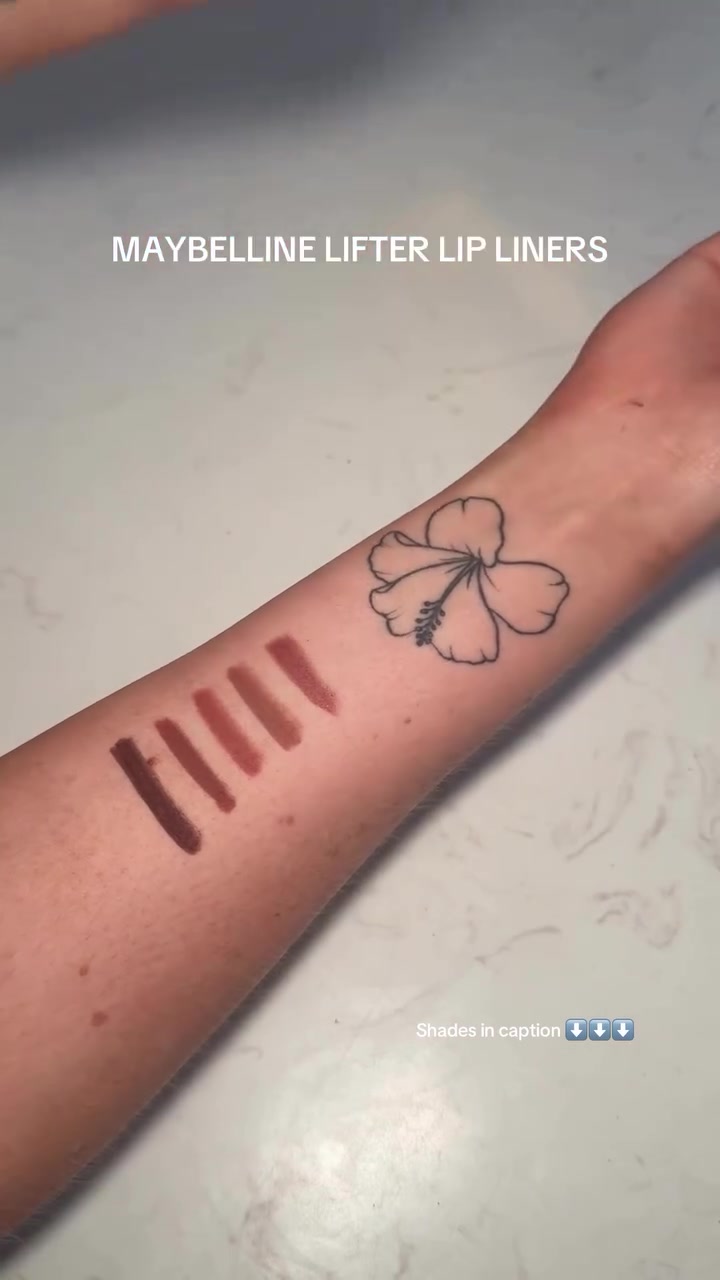 Lima garis swatch lip liner dari cokelat tua sampai nude terang di lengan bagian dalam