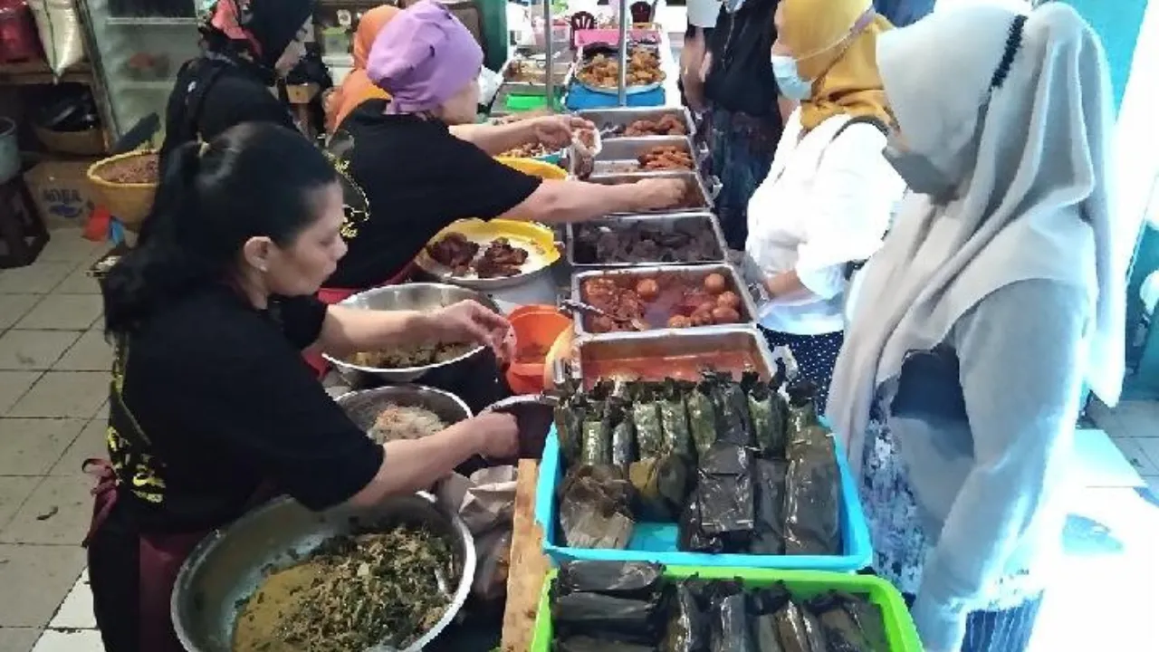Lima Kuliner Legendaris Bandung yang Masih Ramai Antrian