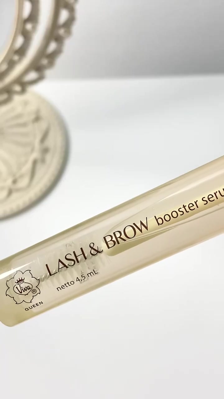 Tube krem Viva Queen Lash & Brow booster serum tergeletak miring dengan tulisan netto 4,5 mL terbaca jelas