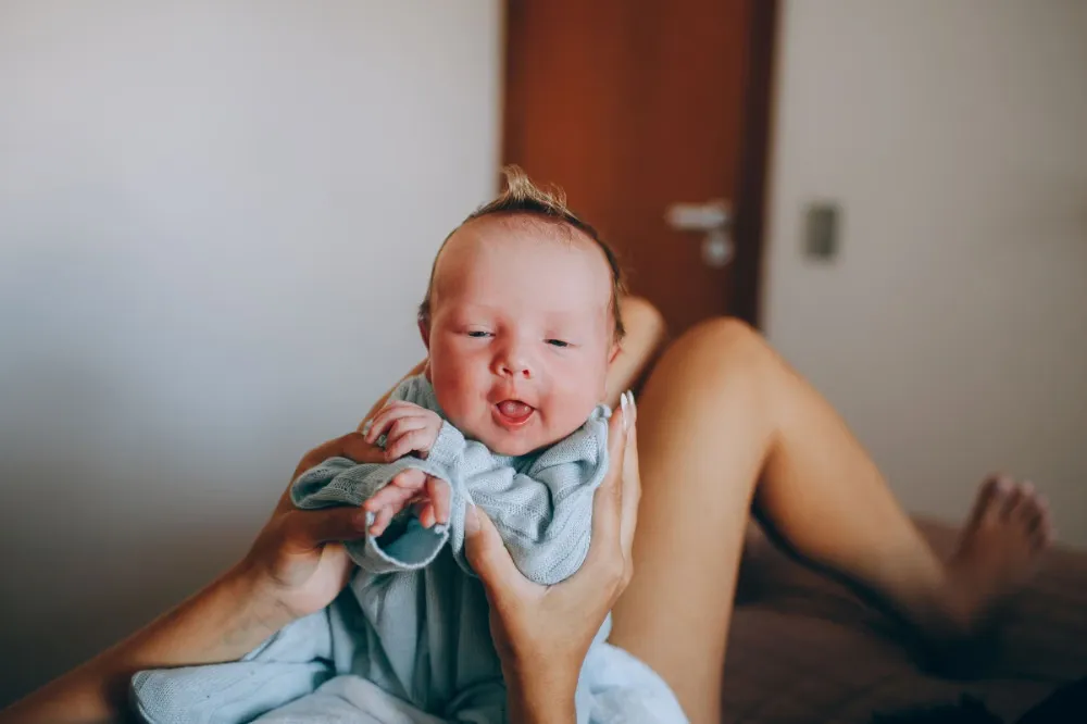 Bayi Sering Gumoh Setelah Menyusu: Cara Mengurangi dan Tanda Bahaya