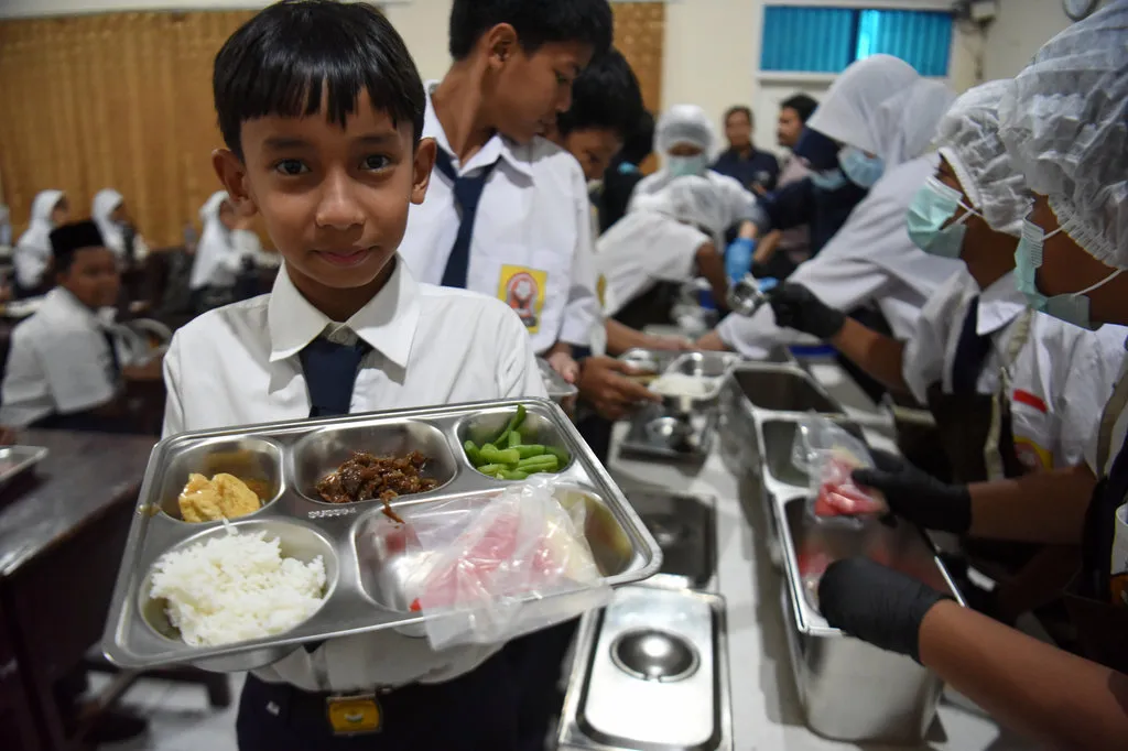 Ganti Model Penyajian Tak Cukup untuk Menjamin Keamanan MBG