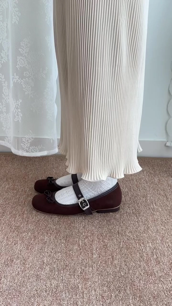 Sepatu Mary Jane Lagi Ramai di FYP, Ini Cara Pilih Model dan Rumus Stylingnya
