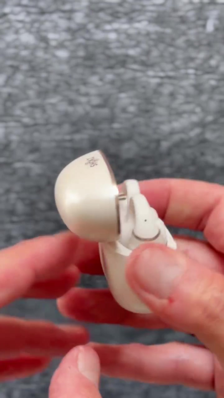 Earbuds open-ear buat lari, biar klakson tetap kedengaran