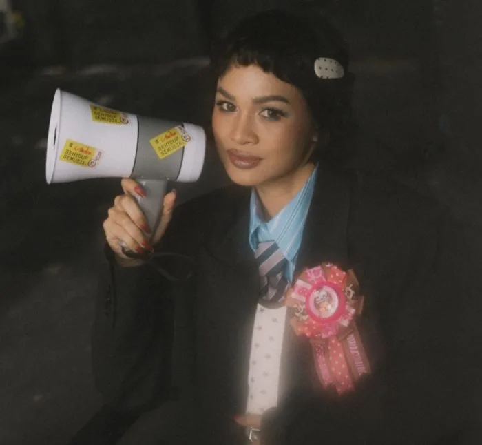 Casting Nyentrik dalam Video Musik “Naksir”: 13 Muse Andien