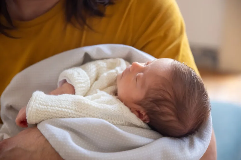 Bintik Putih pada Bayi Baru Lahir: Kapan Hilang dan Cara Merawatnya
