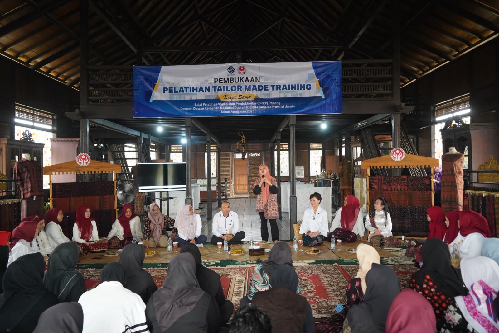 Kemitraan Dekranasda–BPVP: Jalan Cepat Naik Kelas Perajin Lokal