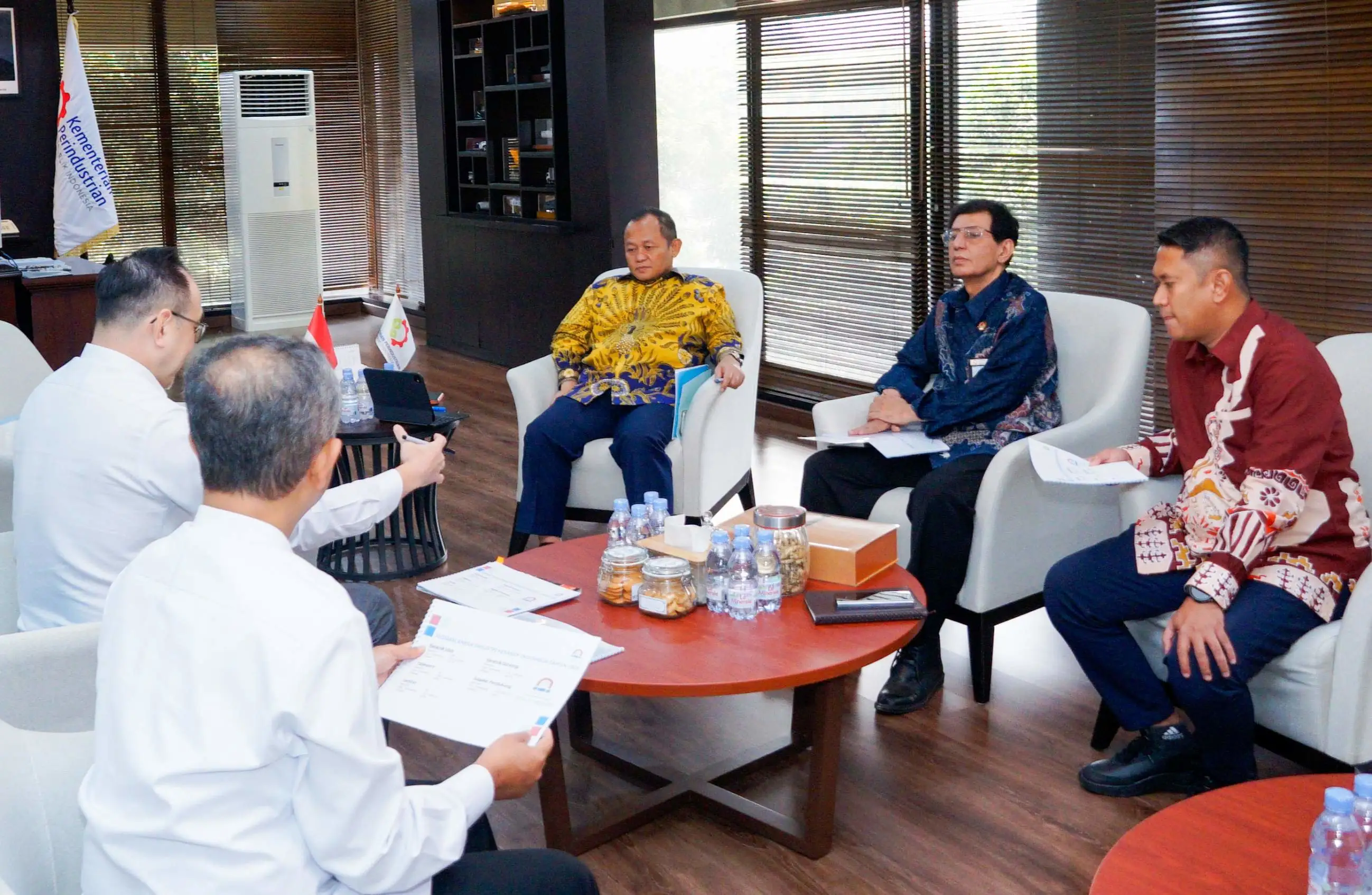 Pemerintah Perkuat Benteng Industri Keramik dari Banjir Impor Murah