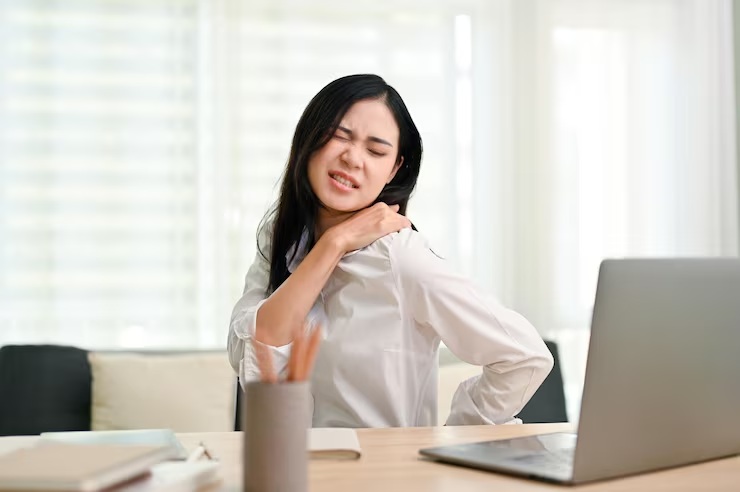Duduk Terlalu Lama Bikin Kaku: 3 Gerakan untuk Melancarkan Sirkulasi Darah
