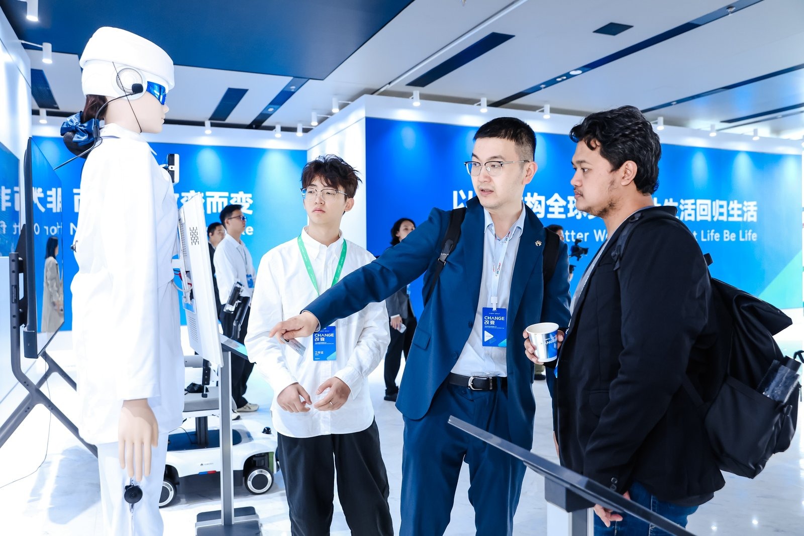 Mobo Tunjukkan Arah Baru Robot Humanoid Chery