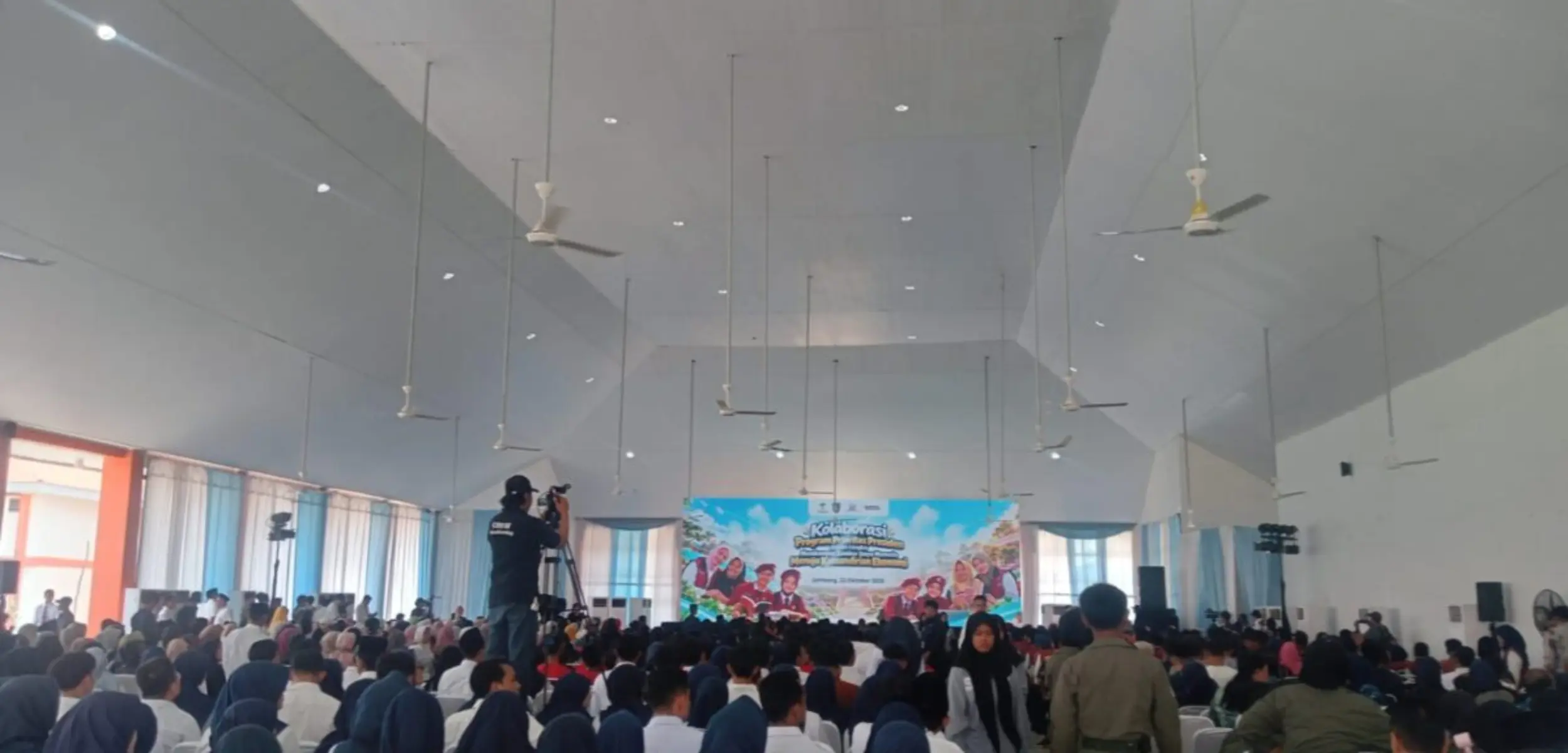 Siswa SMP hingga SMA Masih Belum Bisa Membaca: Tantangan Sekolah Rakyat