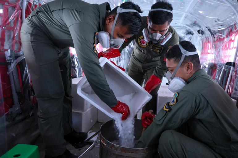 Modifikasi Cuaca Menyemai Garam untuk Bantu Padamkan Karhutla