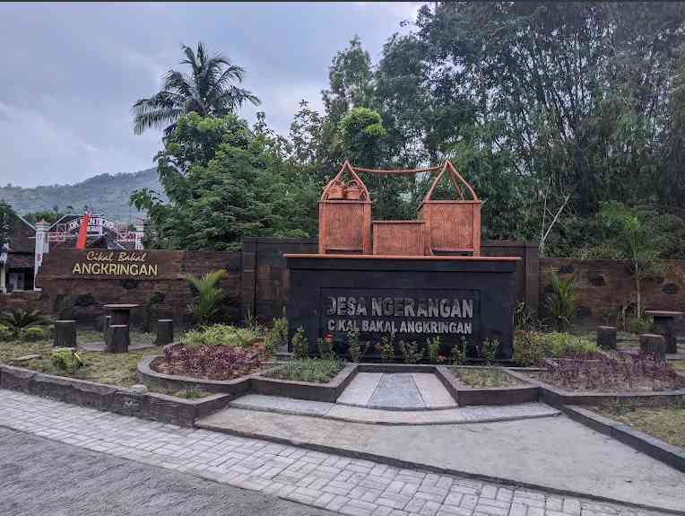 Dari Pikulan ke Gerobak: Jejak Angkringan sebagai Warisan Jalanan
