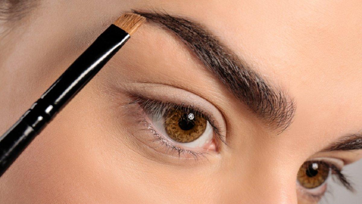Pensil Alis Creamy vs Pensil Alis Biasa: Mana yang Tahan Lama dan Nyaman Dipakai?