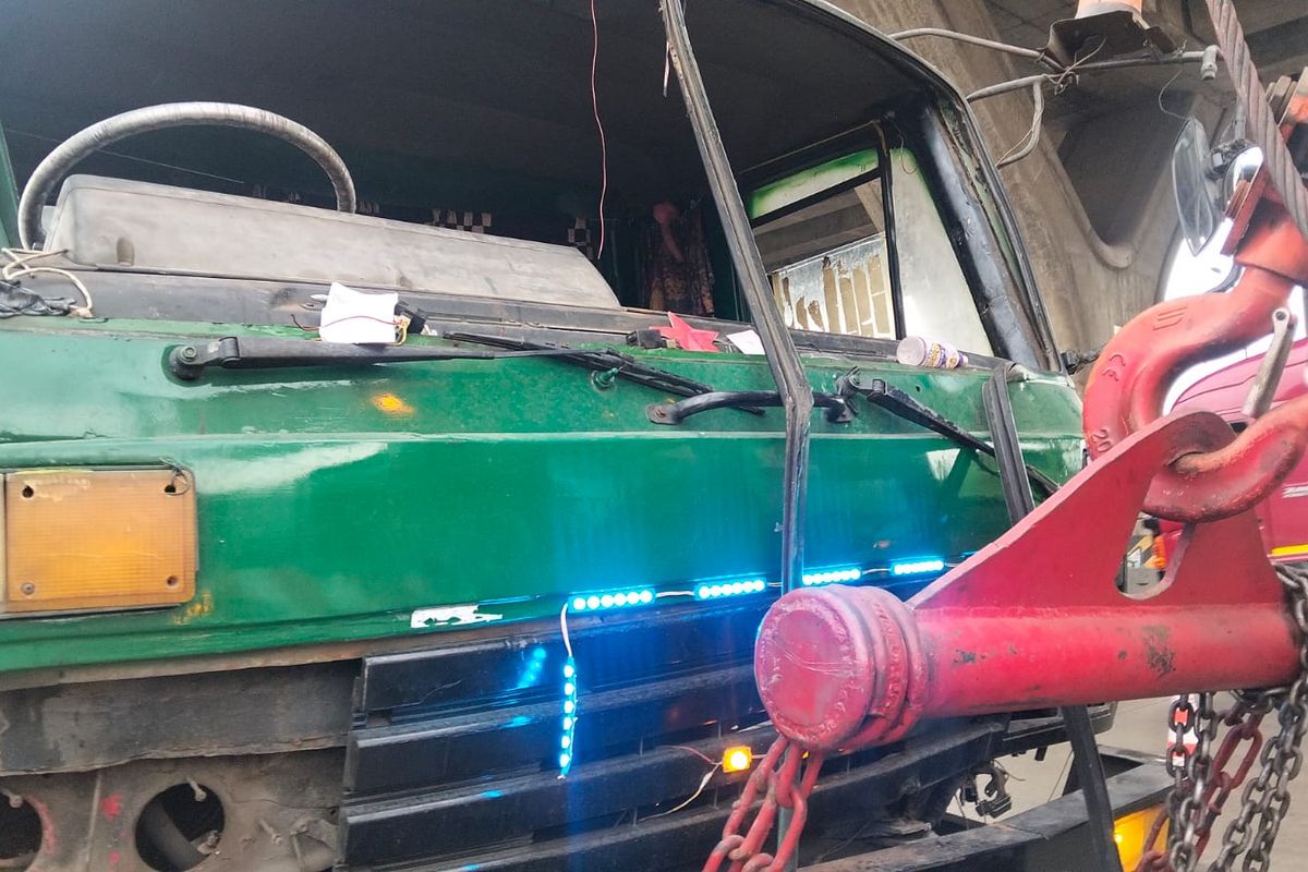 Dua Kecelakaan Truk Picu Kemacetan, dari Koja hingga DPR