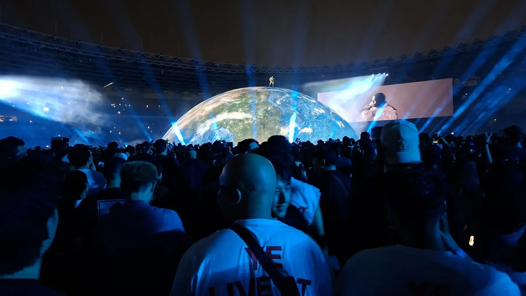 Konser Kanye West di GBK: Berkah Ekonomi, Ujian Kota