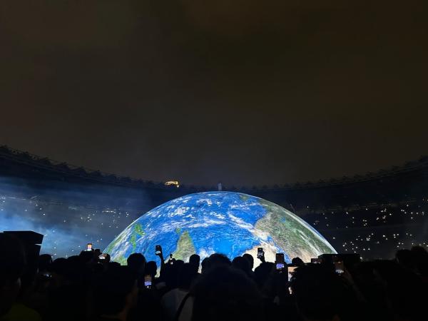 Teknologi Hologram dan Panggung Kubah: Ye Mengguncang Standar Konser Stadion