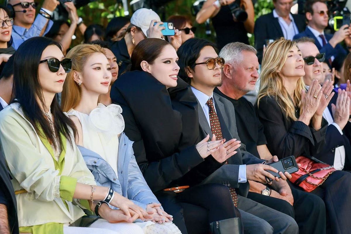 Merek Mewah dan Momen Bersejarah di Panggung Fashion Week