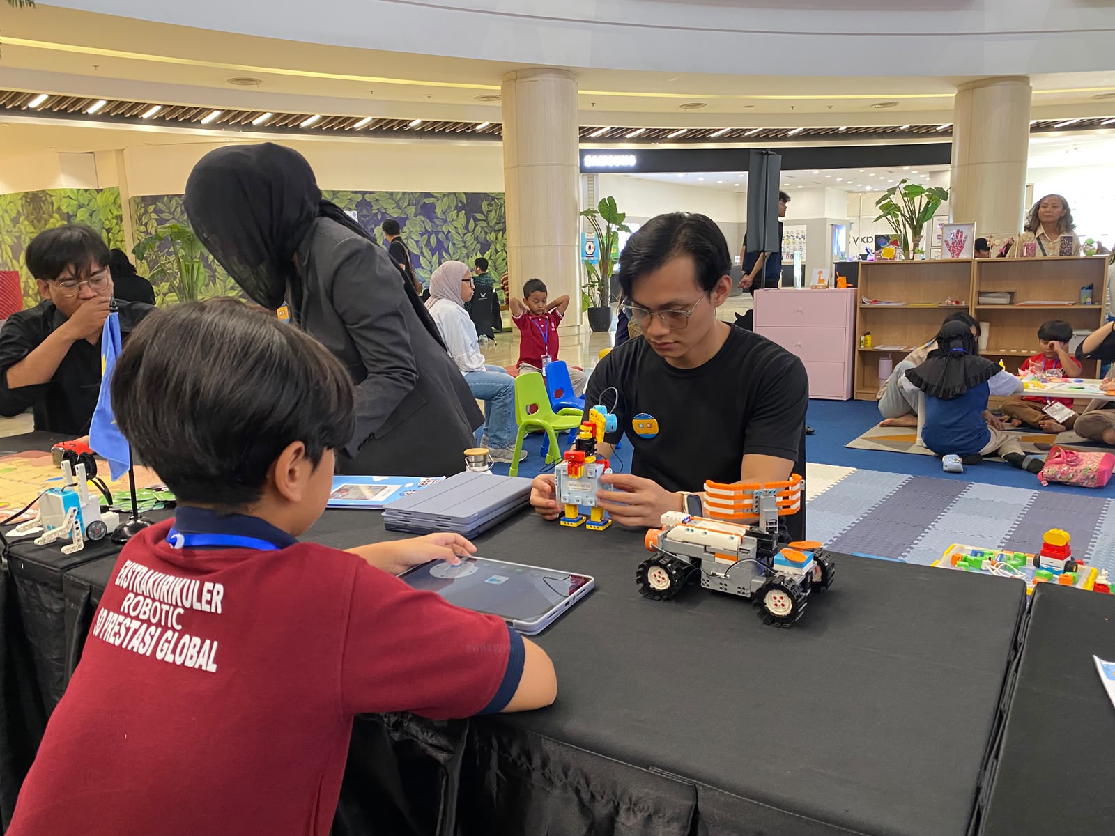 Kompetisi Coding dan Robotik: Lintasan Baru Karier Teknologi Siswa