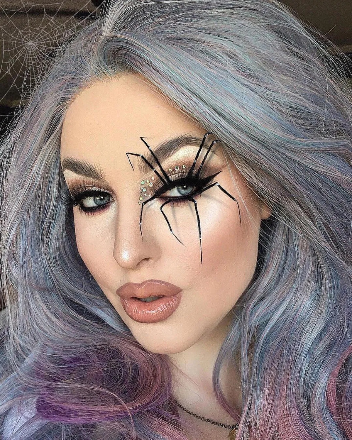 6 Inspirasi Makeup Halloween Mudah: Spooky tapi Tetap Cantik