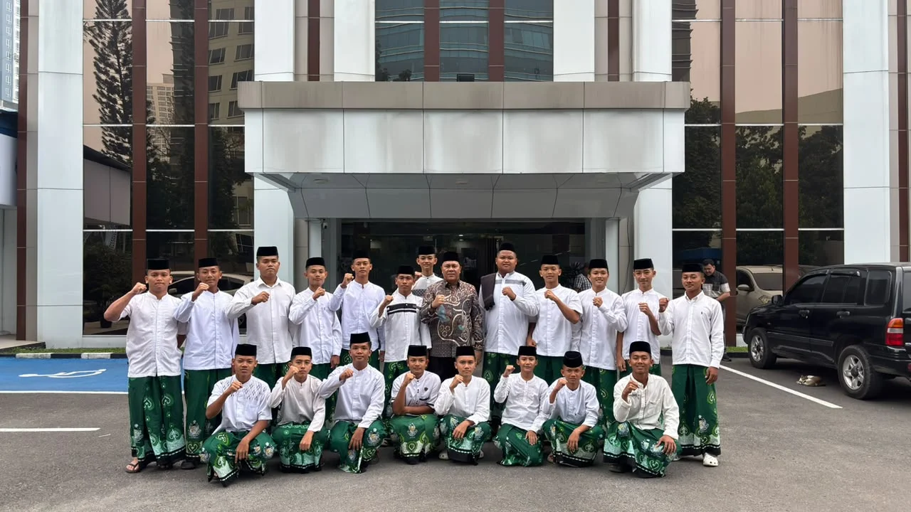 Kirab dan Siaran Televisi, Dua Panggung Santri Darul Hikmah