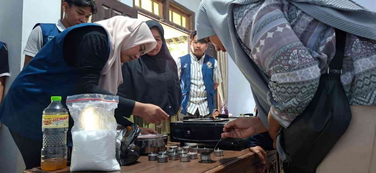 Dari Minyak Jelantah Jadi Lilin Aromaterapi: Gerakan Mahasiswa Memberdayakan Ibu PKK