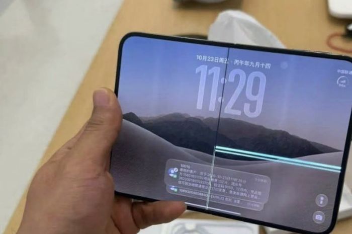 Layar iPhone Duo Retak di Area Engsel, Apa Penyebabnya?