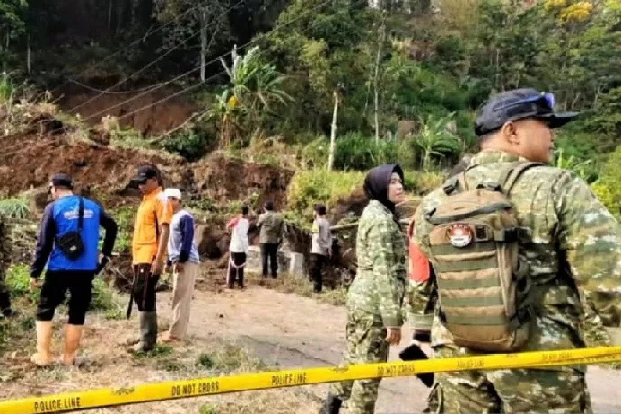 Jalan Terputus, Warga dan Ekonomi Lokal Menanggung Risiko