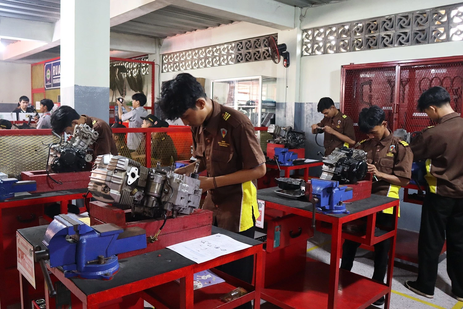 Program Kelas Industri di SMK: Jalan Pintas Menuju Dunia Kerja