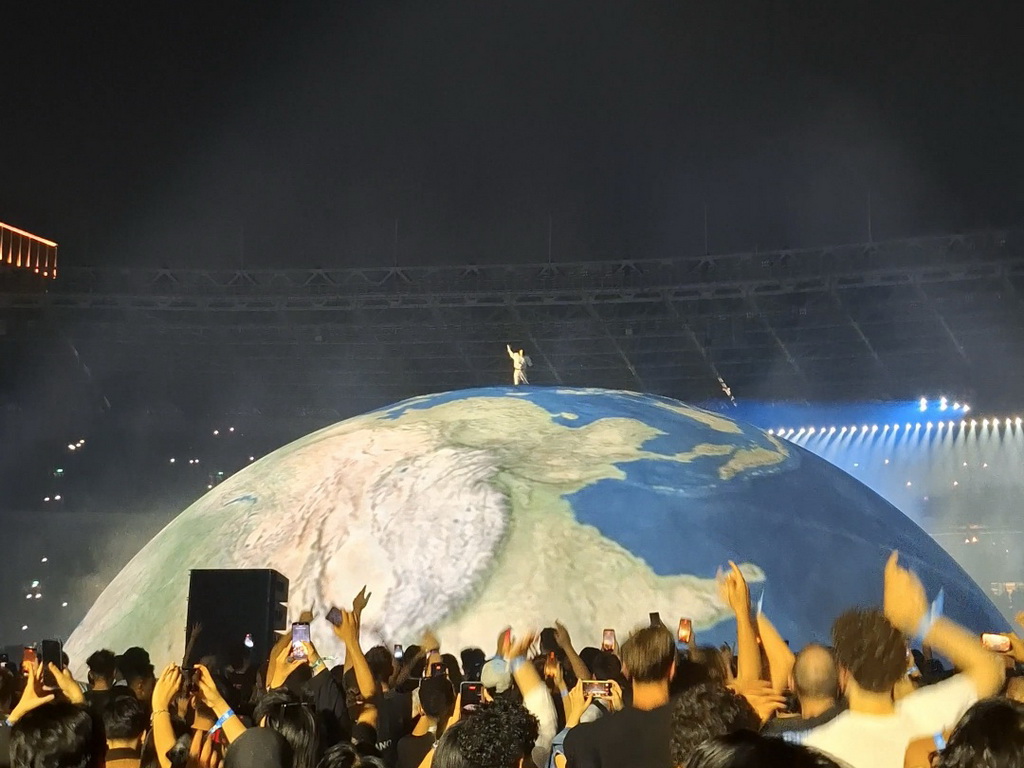 Panggung 360 Derajat Kanye West: Megah, tetapi Seberapa Dekat?