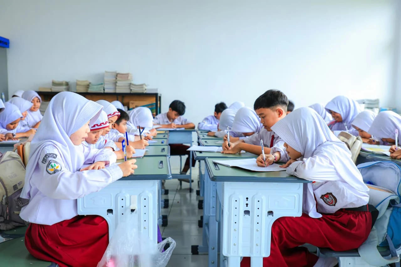 Menjangkau Anak Tidak Sekolah, Memulihkan Akses Pendidikan