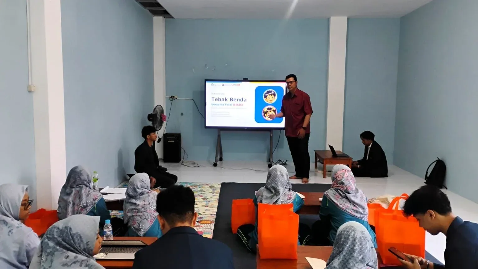 Transformasi Digital PAUD: Smart TV dan Aplikasi Mobile Mengubah Cara Guru Mengajar