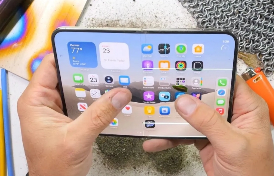 Uji Ekstrem iPhone Duo Membuka Celah pada Layar dan Engsel