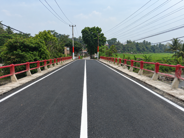 Jalan dan Jembatan Lokal yang Memendekkan Jarak Warga