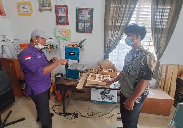 Dari Kelas Kerajinan ke Rak Toko: Jalan Menuju Kemandirian
