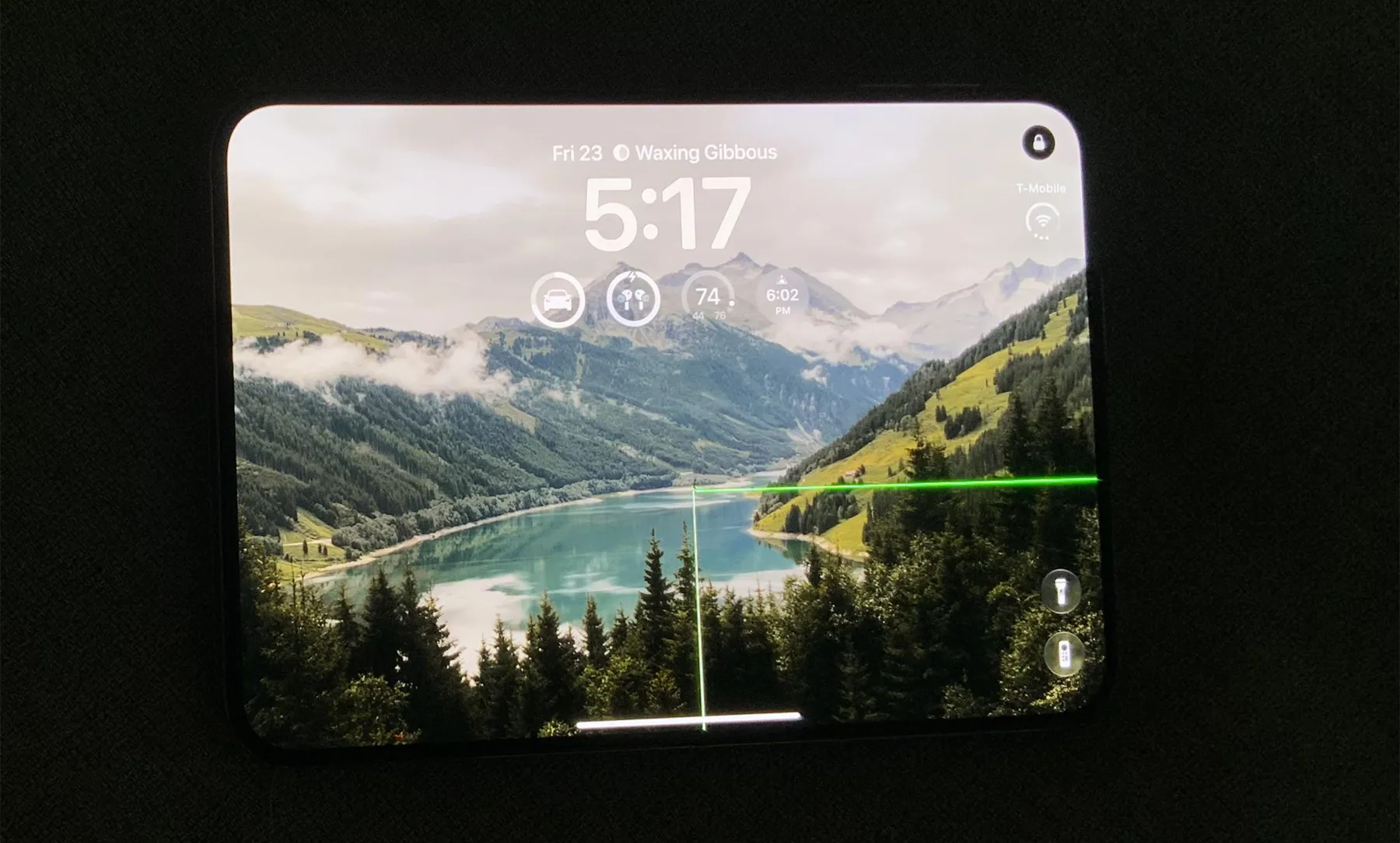 iPhone Duo Menghadapi Krisis Layar Retak dan Engsel Macet
