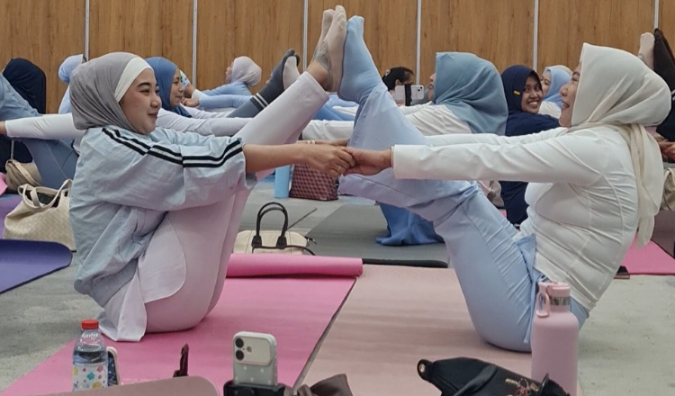Couple Yoga di Hotel: Fitness dan Kebersamaan dalam Satu Matras