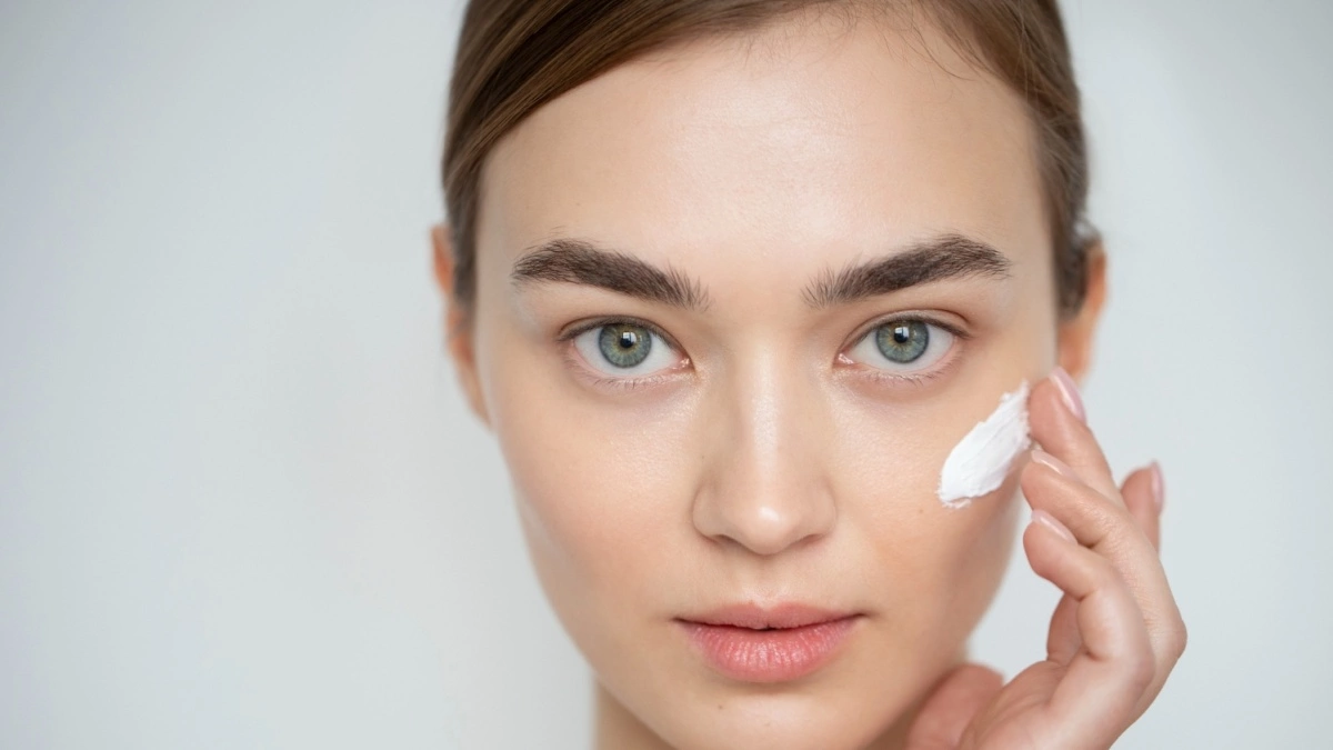 Rutinitas Skincare Malam 3 Langkah untuk Glass Skin