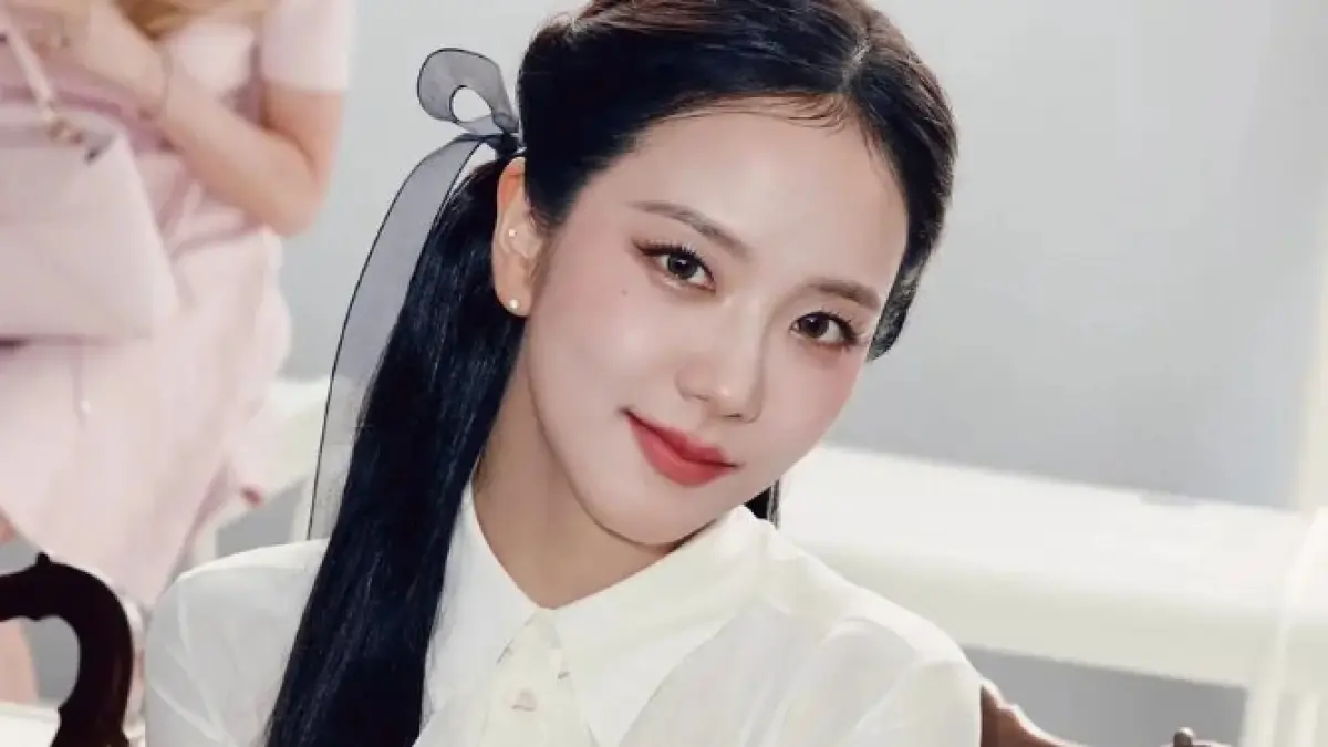 Light Stick Solo Jisoo Menggemaskan, Single “ADDICTED” Menyusul