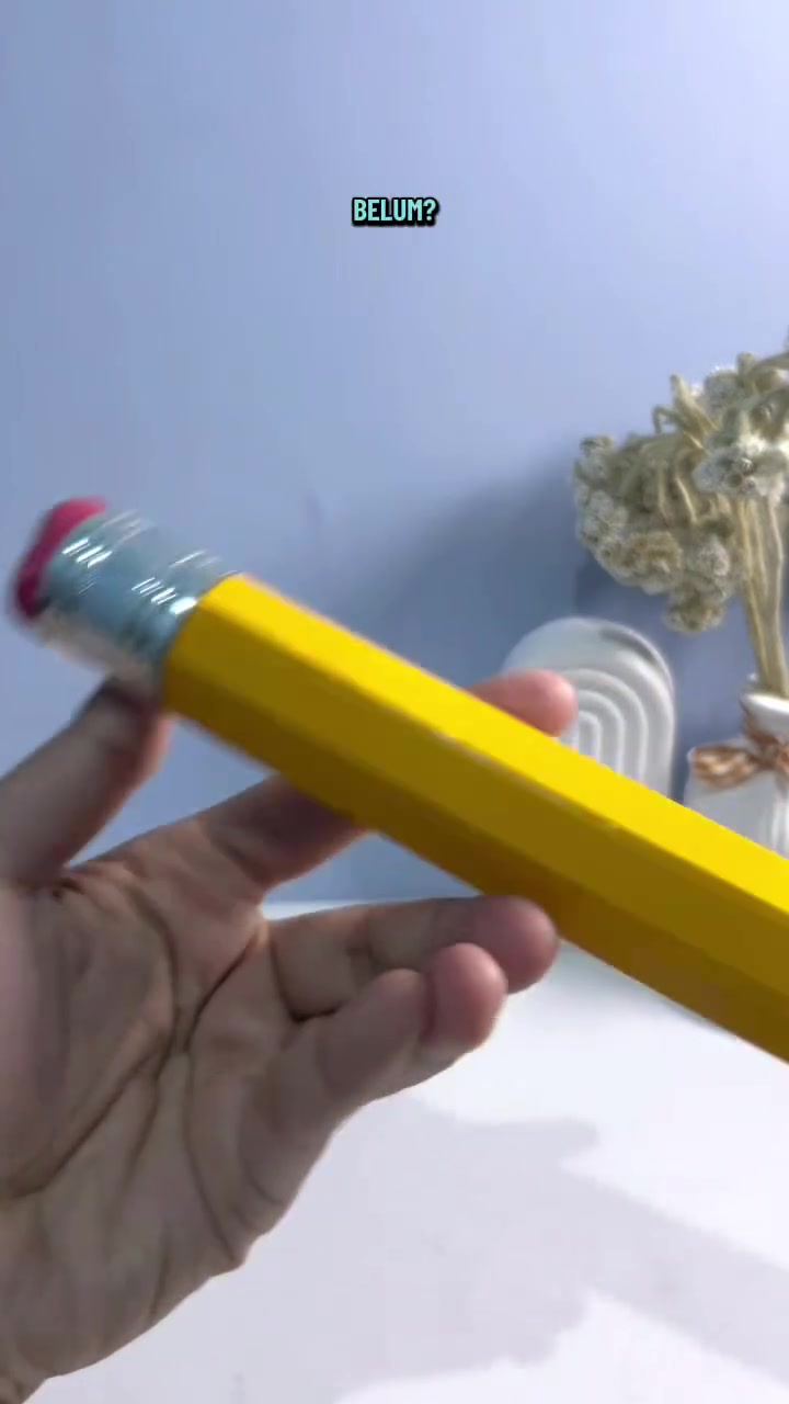 Pensil dan Pulpen Jumbo: Lucu di Meja, Nyaman Buat Catatan?