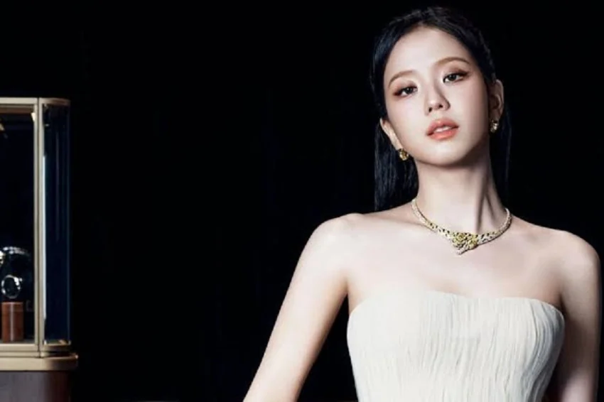 Jisoo Menajamkan Identitas Solo lewat “Addicted” yang Gelap