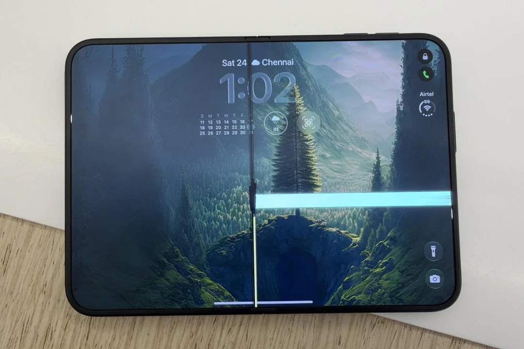 Layar iPhone Duo Retak di Area Engsel, Apa Penyebabnya?