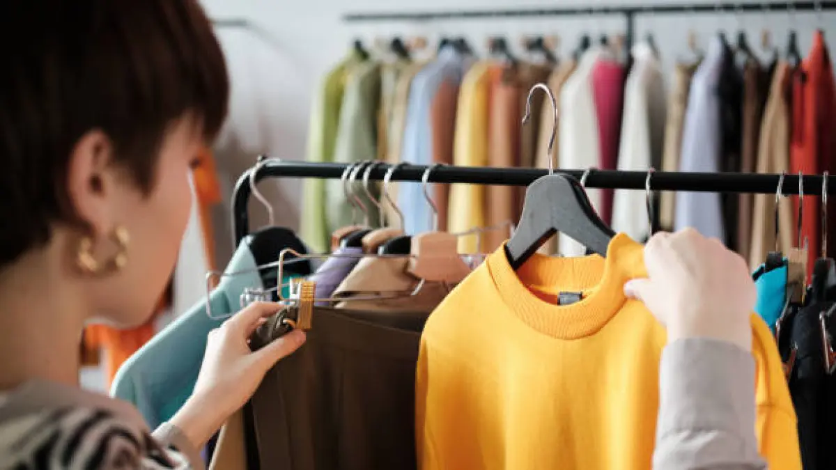 Cara Memadukan Warna Pakaian agar OOTD Serasi Tanpa Belanja Baru