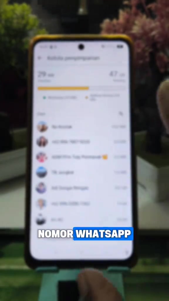 Daftar percakapan pada halaman Kelola penyimpanan WhatsApp di layar ponsel