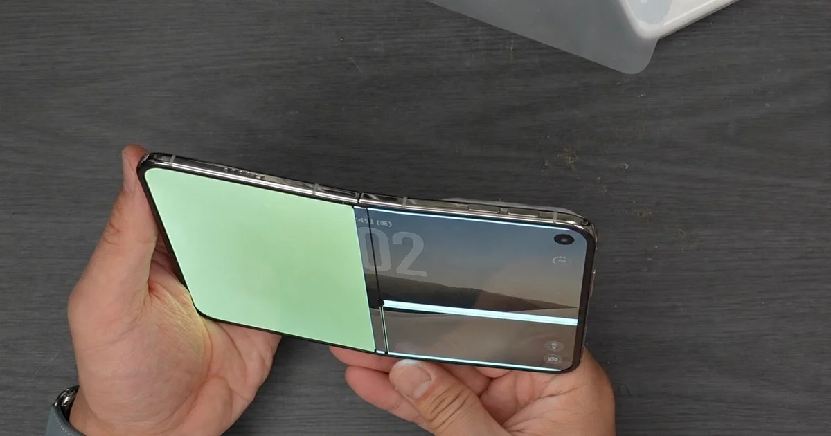 Bongkaran iFixit Ungkap Dua Dugaan Titik Risiko Layar iPhone Duo