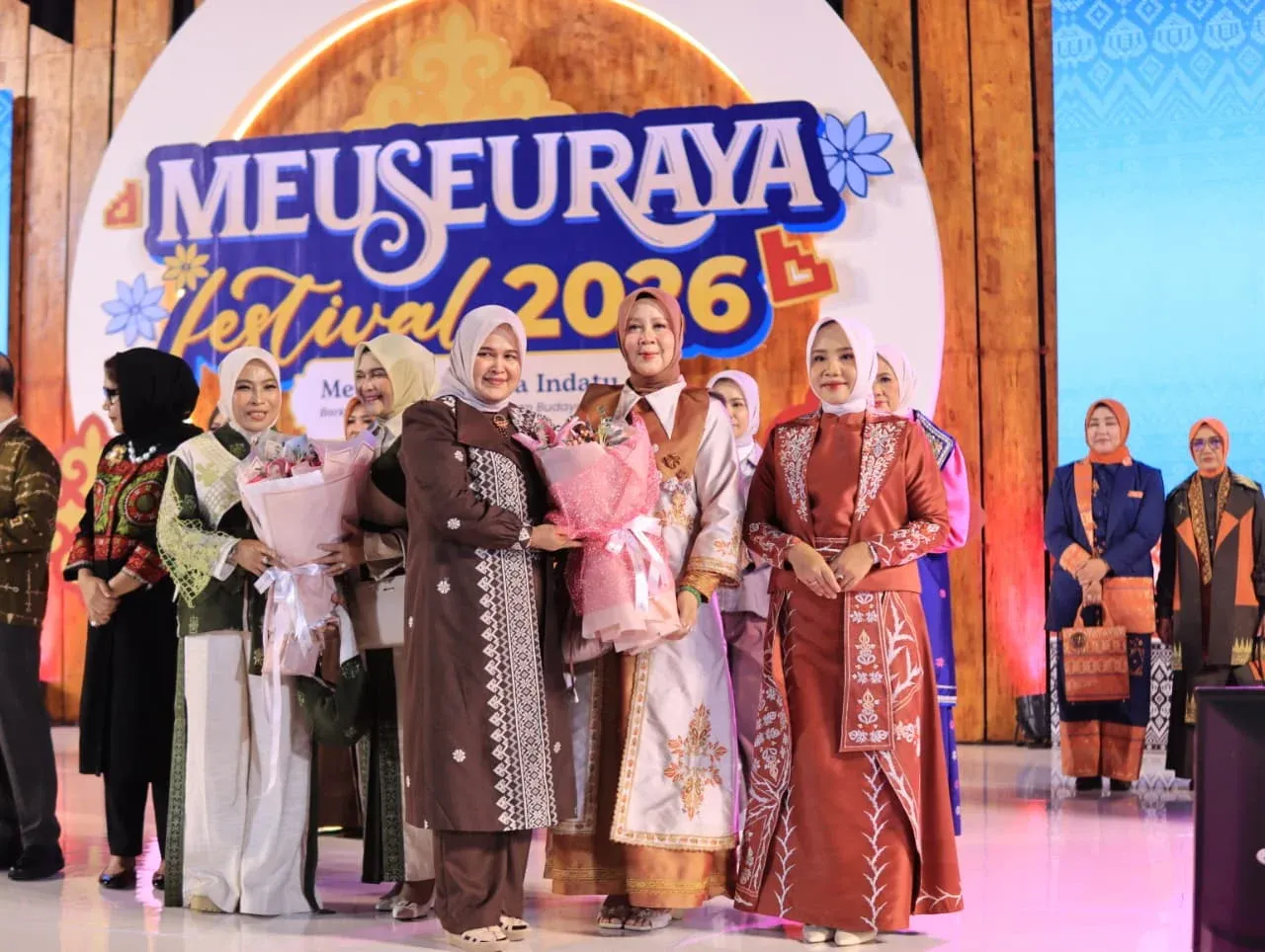 Wastra Aceh Menemukan Bentuk Baru di Atas Runway